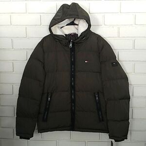 Tommy Hilfiger NWT Men's Sherba Lined Hooded Puffer Coat. Size Medium